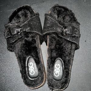 lightly worn glittered fuzzy sandals women’s size 8
